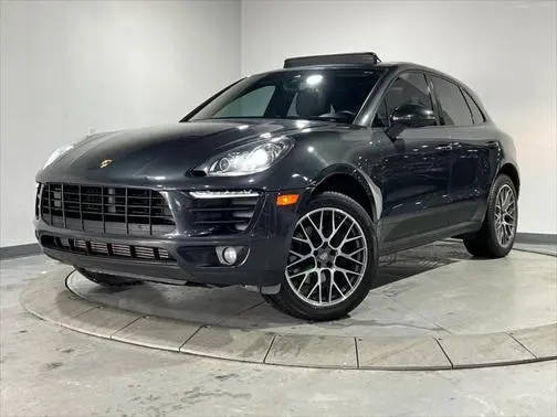 2018 Porsche Macan  AWD photo