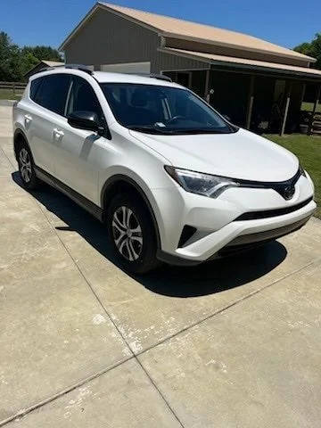 2017 Toyota RAV4 LE FWD photo