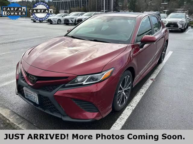 2018 Toyota Camry SE FWD photo