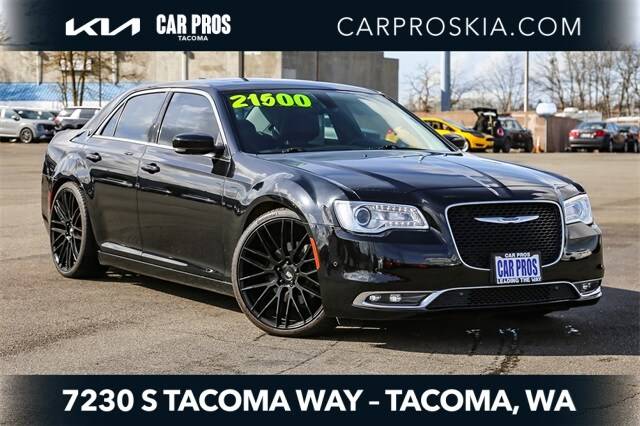 2018 Chrysler 300 Touring L AWD photo