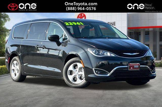 2018 Chrysler Pacifica Minivan Hybrid Touring Plus FWD photo