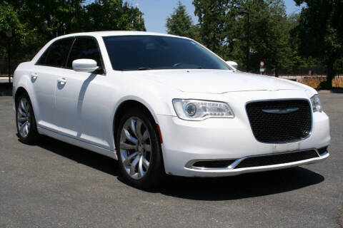 2017 Chrysler 300 Limited RWD photo