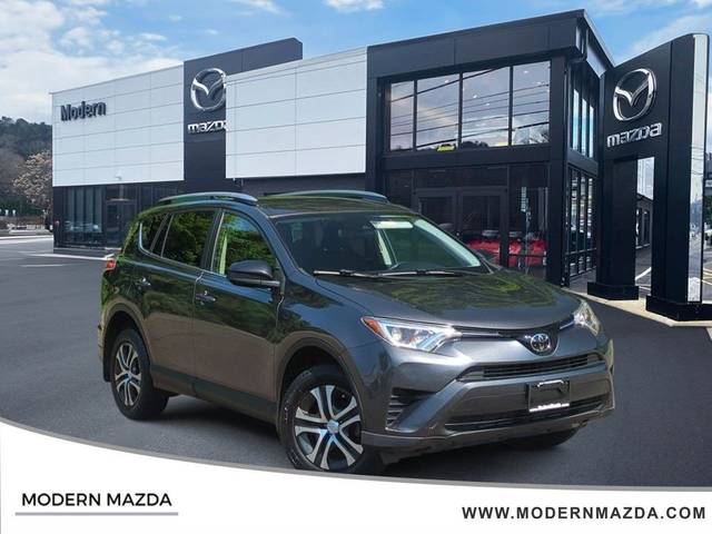 2018 Toyota RAV4 LE AWD photo