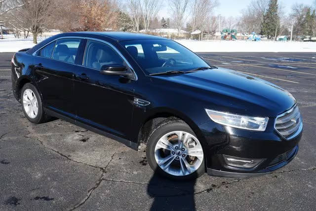 2018 Ford Taurus SEL FWD photo