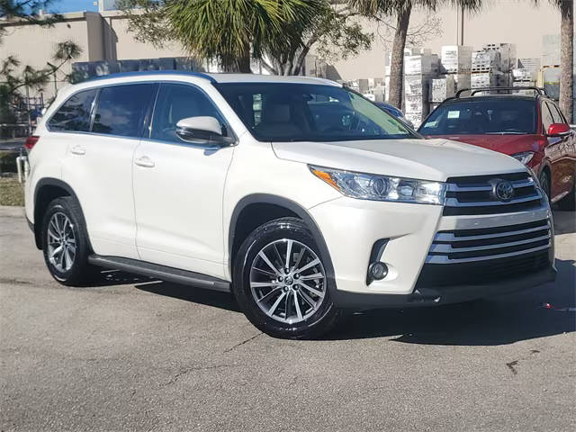 2018 Toyota Highlander XLE AWD photo