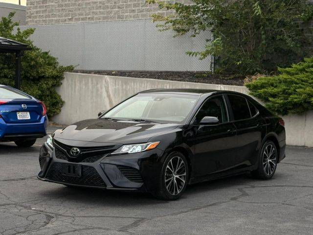 2018 Toyota Camry SE FWD photo