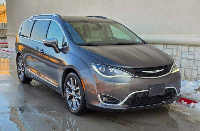 2017 Chrysler Pacifica Minivan Limited FWD photo