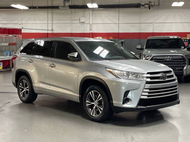 2018 Toyota Highlander LE FWD photo