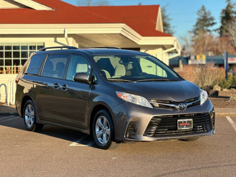 2018 Toyota Sienna LE FWD photo