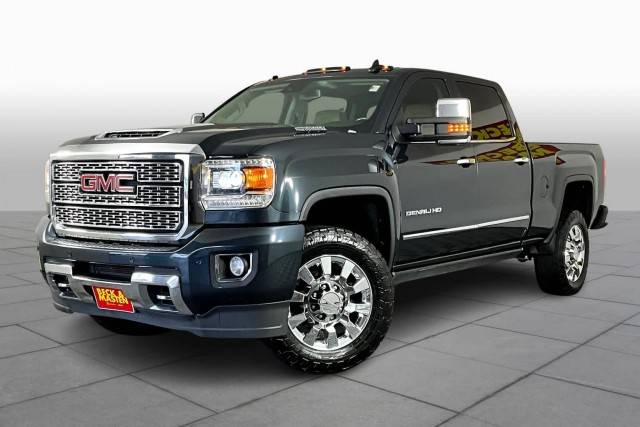 2018 GMC Sierra 2500HD Denali 4WD photo