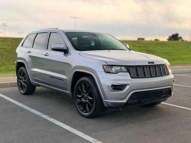 2018 Jeep Grand Cherokee Altitude RWD photo