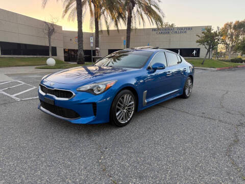 2018 Kia Stinger Base RWD photo
