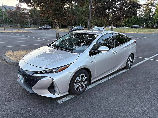 2018 Toyota Prius Prime Premium FWD photo
