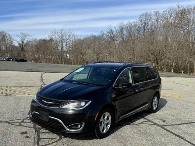 2018 Chrysler Pacifica Minivan Hybrid Touring L FWD photo