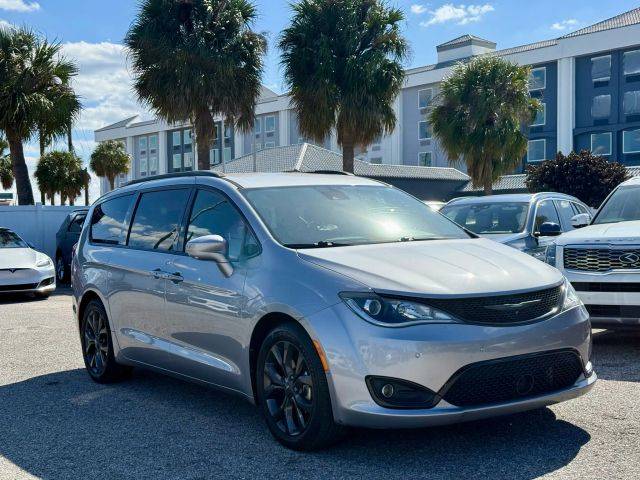 2018 Chrysler Pacifica Minivan Touring L Plus FWD photo
