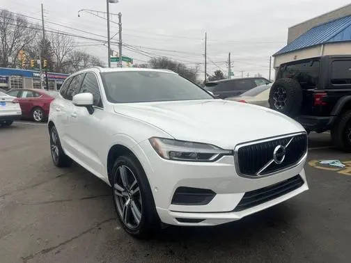 2018 Volvo XC60 Momentum AWD photo