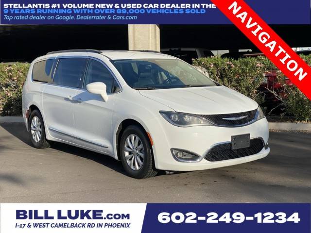 2017 Chrysler Pacifica Minivan Touring-L FWD photo