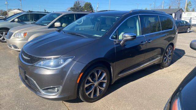 2017 Chrysler Pacifica Minivan Limited FWD photo