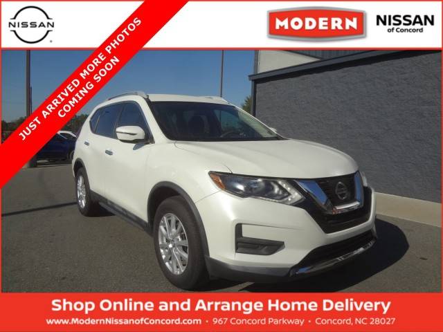 2017 Nissan Rogue SV FWD photo