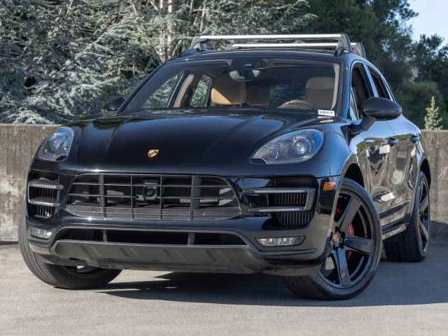 2016 Porsche Macan Turbo AWD photo
