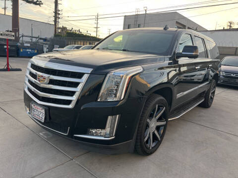 2017 Cadillac Escalade ESV Luxury RWD photo