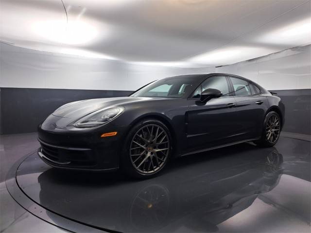 2018 Porsche Panamera  RWD photo