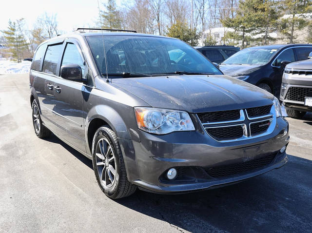 2017 Dodge Grand Caravan SXT FWD photo
