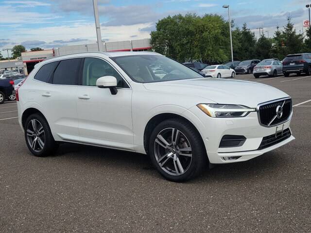 2018 Volvo XC60 Momentum AWD photo