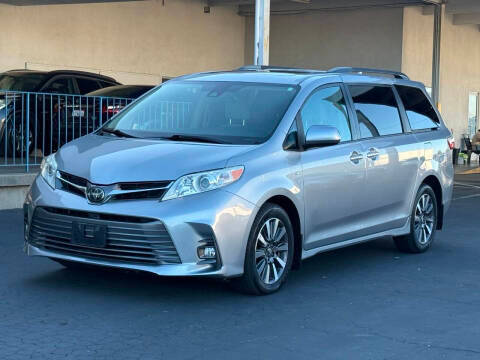 2018 Toyota Sienna XLE AWD photo