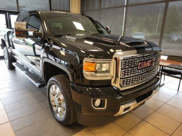 2018 GMC Sierra 2500HD Denali 4WD photo