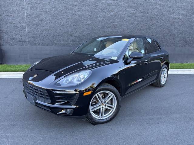 2018 Porsche Macan  AWD photo