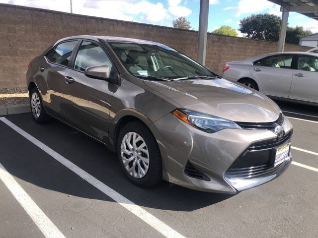 2018 Toyota Corolla LE FWD photo