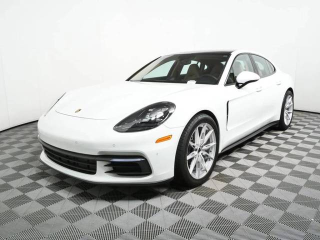 2018 Porsche Panamera  RWD photo