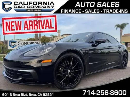 2018 Porsche Panamera  RWD photo