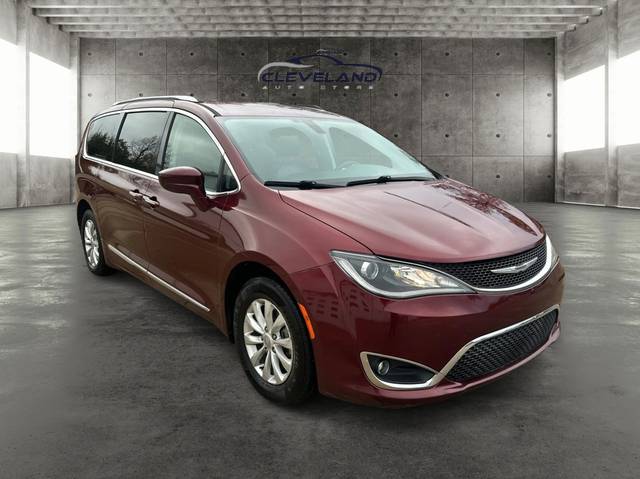 2018 Chrysler Pacifica Minivan Touring L FWD photo