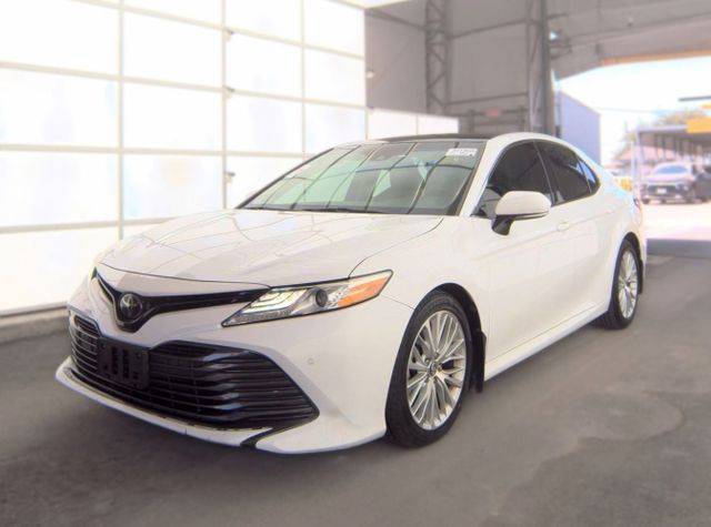 2018 Toyota Camry XLE V6 FWD photo