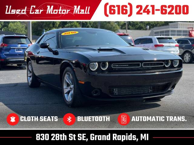 2016 Dodge Challenger SXT RWD photo