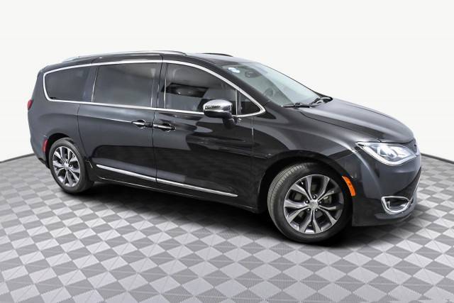 2018 Chrysler Pacifica Minivan Limited FWD photo