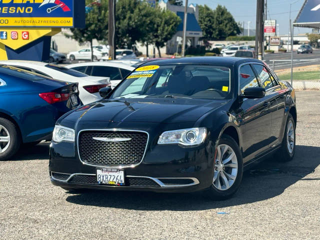 2018 Chrysler 300 Touring RWD photo