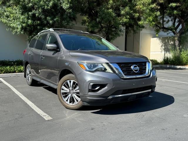 2017 Nissan Pathfinder S FWD photo