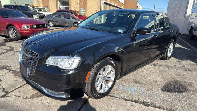 2015 Chrysler 300 Limited RWD photo