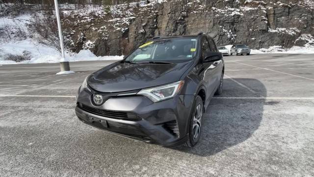 2018 Toyota RAV4 LE AWD photo