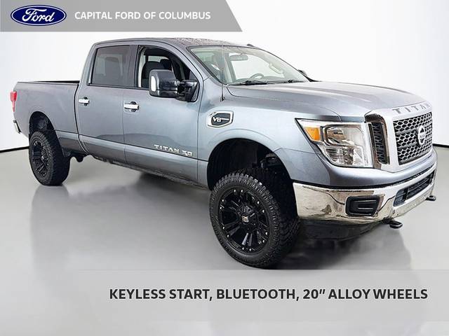 2017 Nissan Titan XD SV 4WD photo