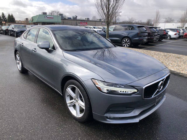 2017 Volvo S90 Momentum FWD photo