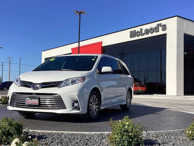 2018 Toyota Sienna XLE FWD photo