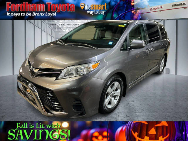 2018 Toyota Sienna LE FWD photo