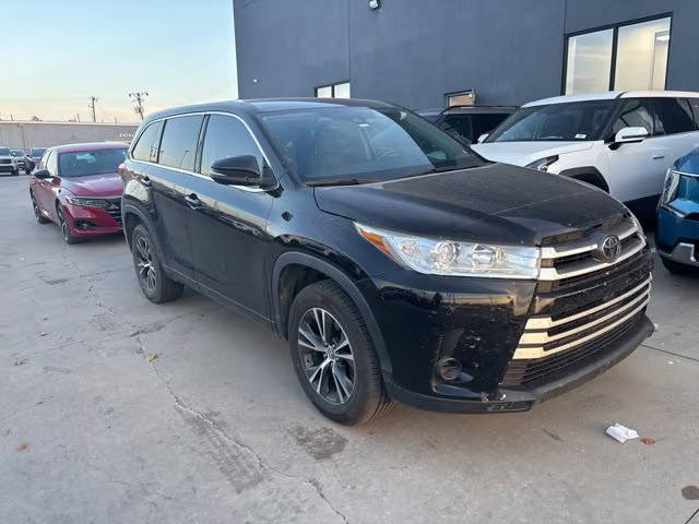 2018 Toyota Highlander LE FWD photo