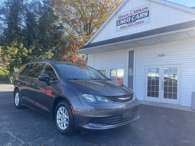 2017 Chrysler Pacifica Minivan Touring FWD photo