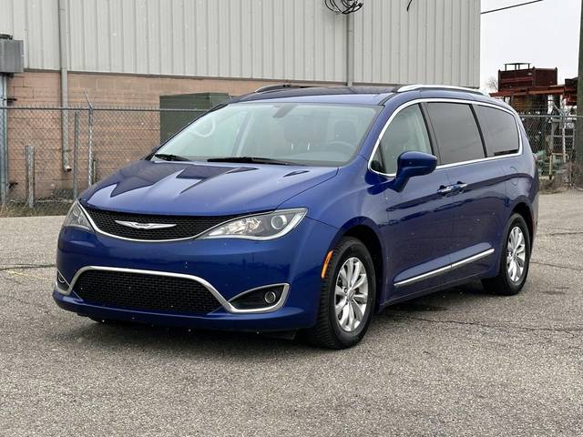 2018 Chrysler Pacifica Minivan Touring L FWD photo