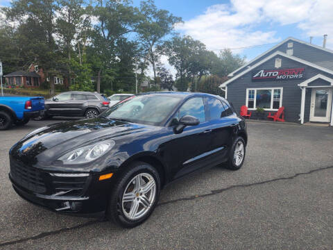 2018 Porsche Macan  AWD photo
